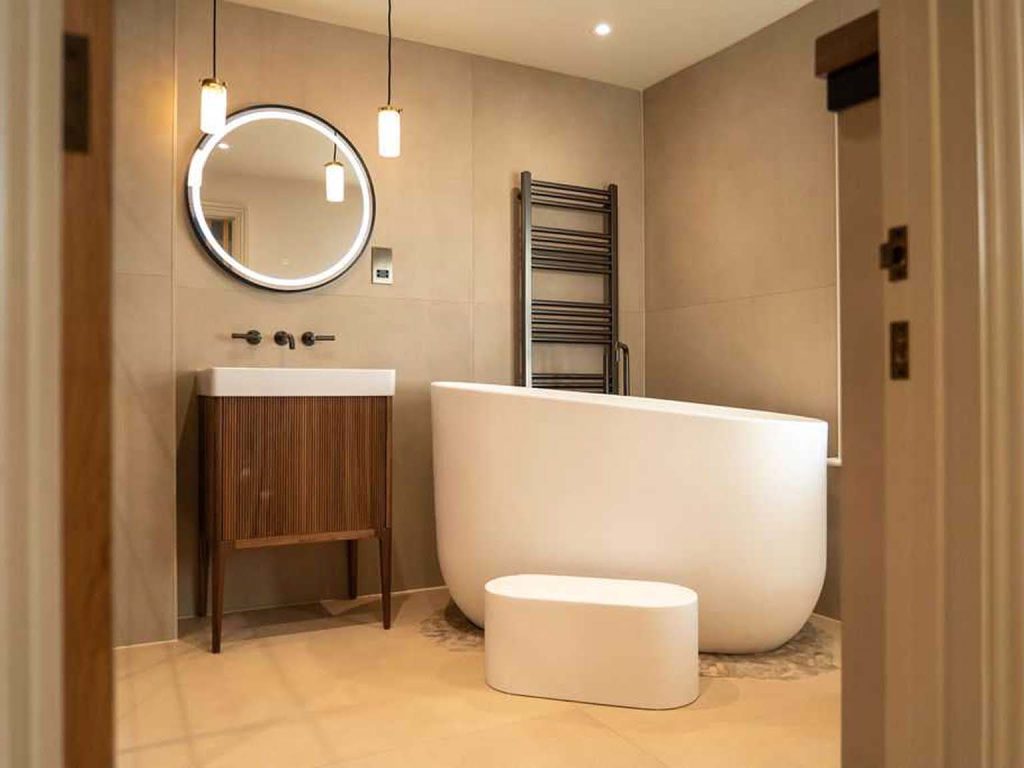 Deep bathtub with freestanding sink and concealed pipework