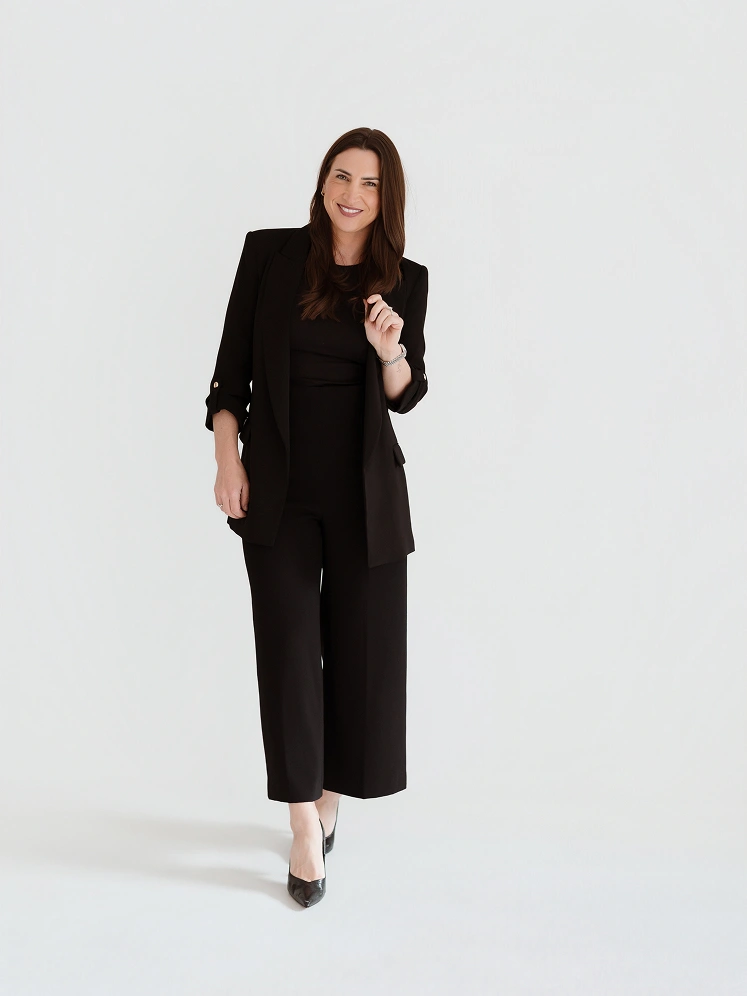 natasha-king-standing-photoshoot
