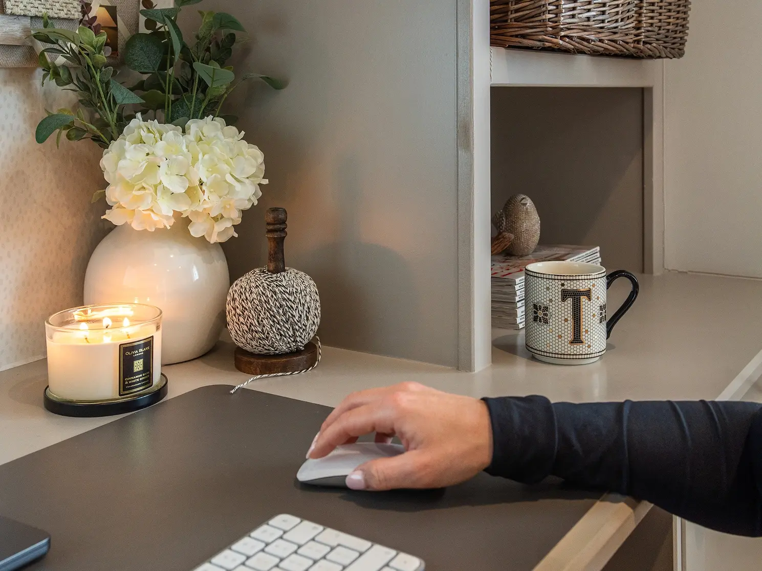 natasha-king-reaching-for-her-computer-mouse